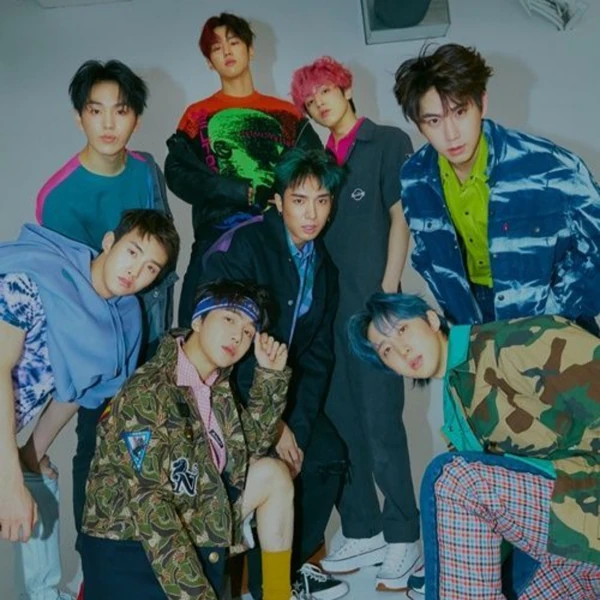 Top Photo Full of PENTAGON Love