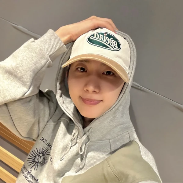 Top Photo Full of Hui (PENTAGON) Love