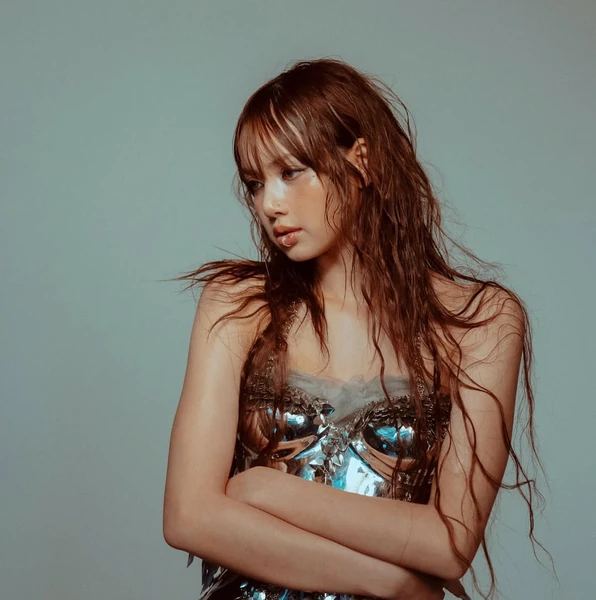 Foto Populer Penuh Cinta untuk Lisa (BLACKPINK)