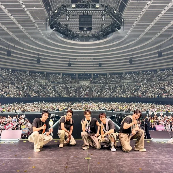 Foto Populer Penuh Cinta untuk EXO