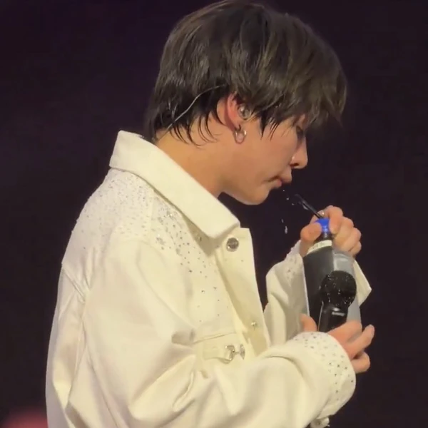 Top Photo Full of Lee Know (Stray Kids) Love
