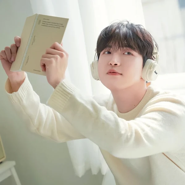 Foto profil Kim Jaehwan yang disukai penggemar