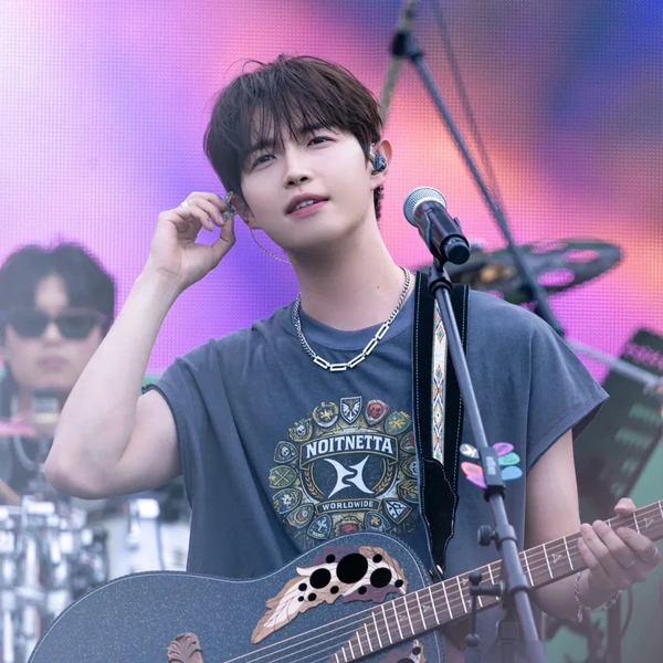 Foto Populer Penuh Cinta untuk Kim Jaehwan