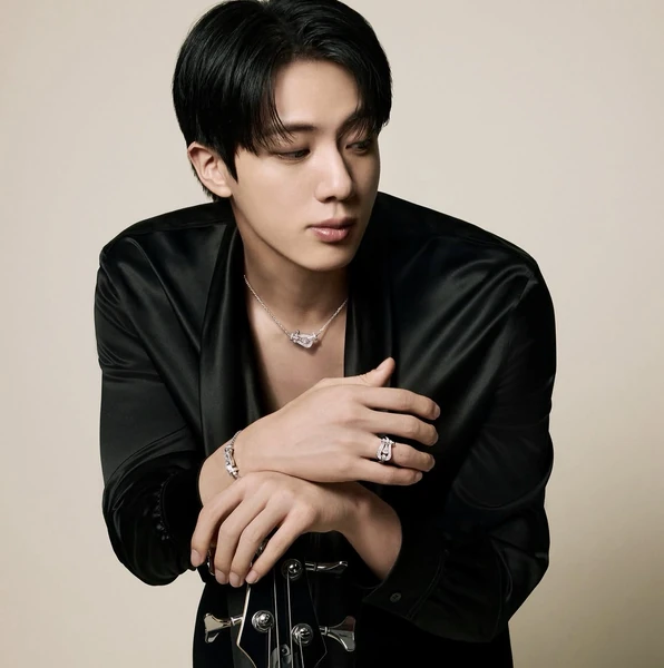 Penampilan Jin (BTS) yang Paling Dicintai Hari Ini
