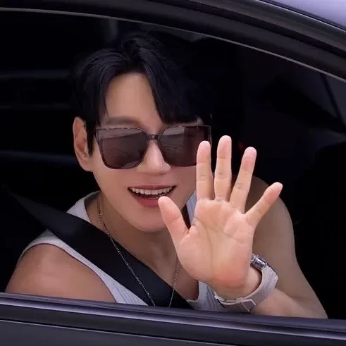 Top Photo Full of Hwang Chiyeol Love