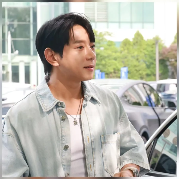 Today's Most Loved Hwang Chiyeol