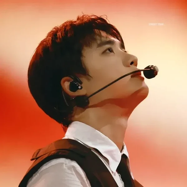 오늘 가장 사랑받은 디오 (EXO)의 모습