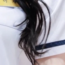 오늘 가장 사랑받은 채령 (ITZY)의 모습