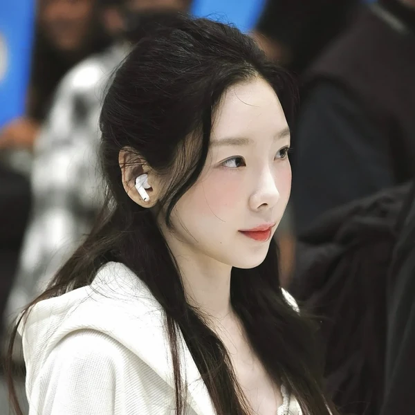 Today's Most Loved Taeyeon (Girls' Generation)