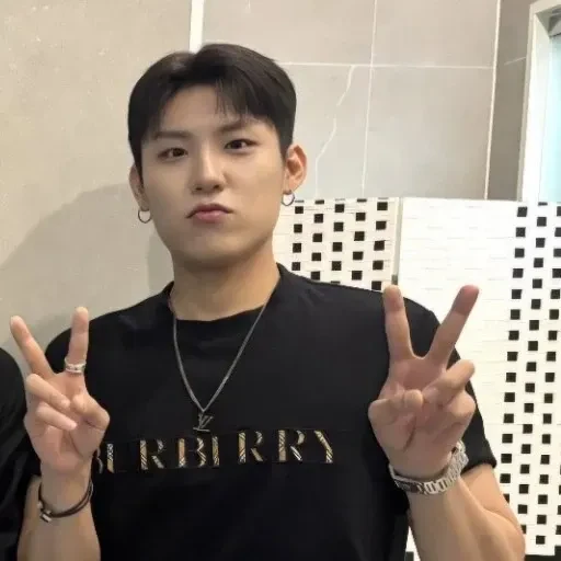 Top Photo Full of AB6IX Love