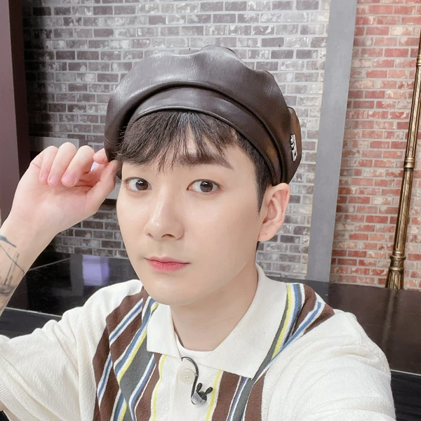 Top Photo Full of Aron Love