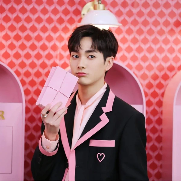 Today's Most Loved Aron