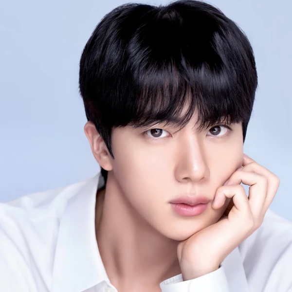 Penampilan Jin (BTS) yang Paling Dicintai Hari Ini