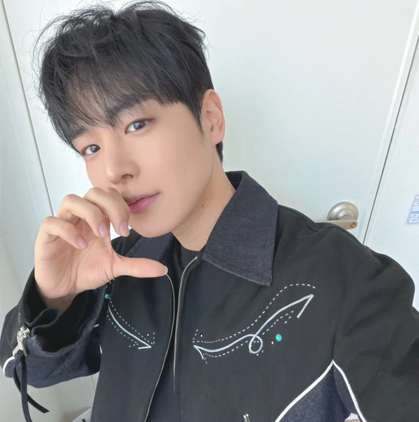 Popular profile image of Choi Byungchan selected by votes