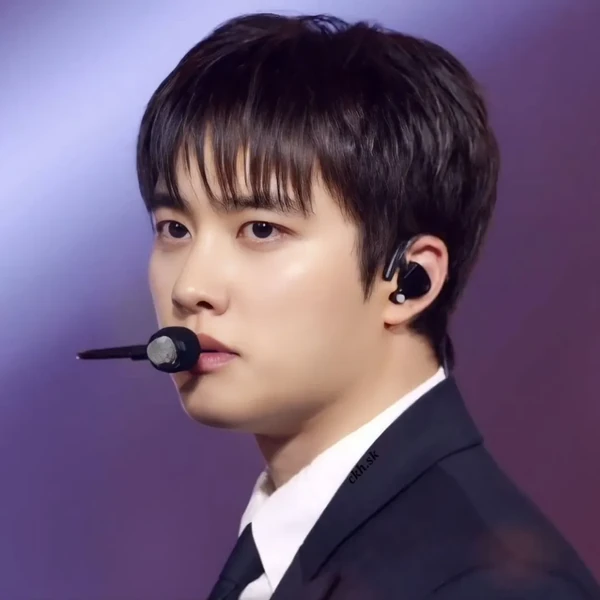 오늘 가장 사랑받은 디오 (EXO)의 모습