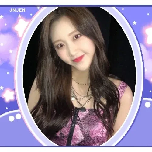 Top Photo Full of Nayun (MOMOLAND) Love