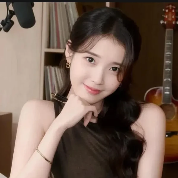 Foto Populer Penuh Cinta untuk IU