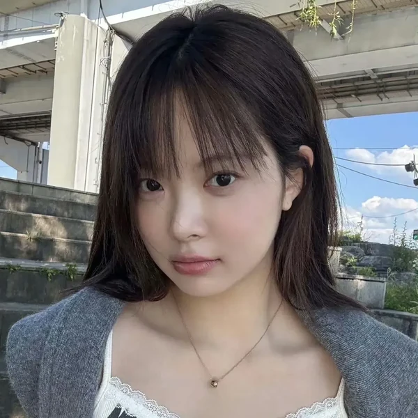 오늘 가장 사랑받은 홍은채 (르세라핌)의 모습