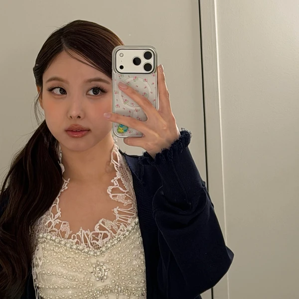 Today's Most Loved Nayeon (TWICE)
