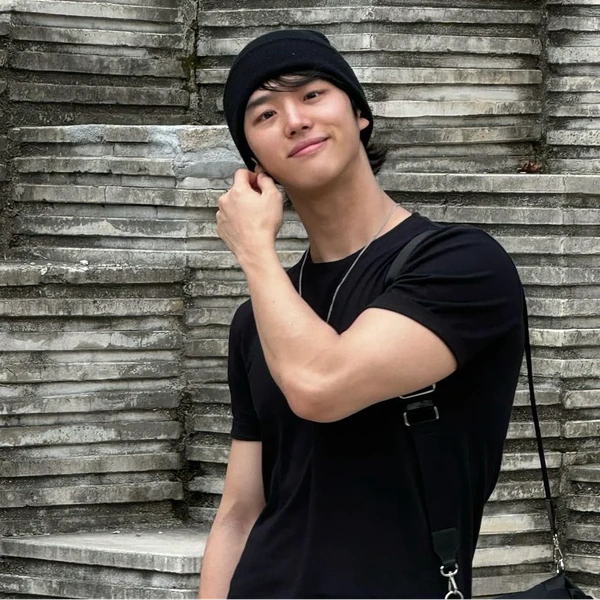 Today's Most Loved Hongseok (PENTAGON)