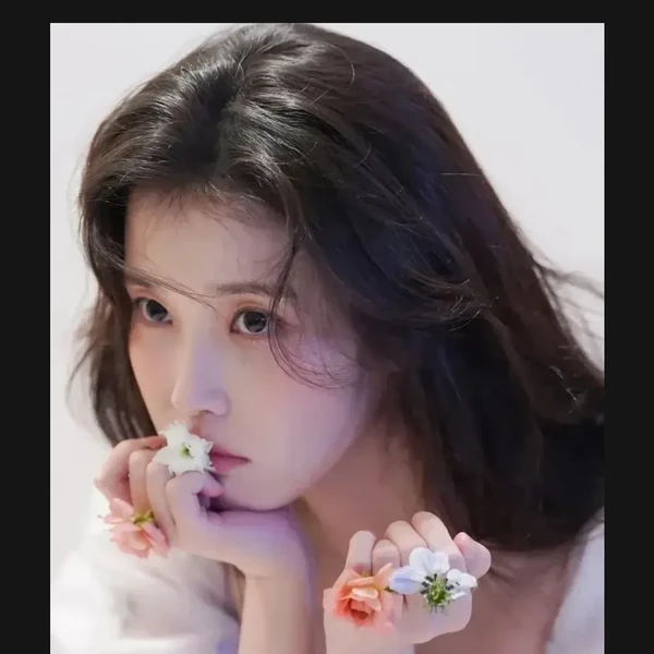 Foto Populer Penuh Cinta untuk IU