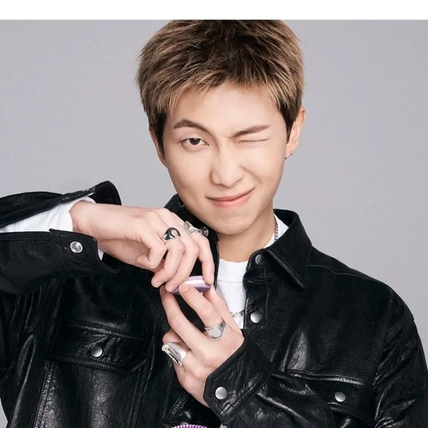 오늘 가장 사랑받은 RM (방탄소년단)의 모습