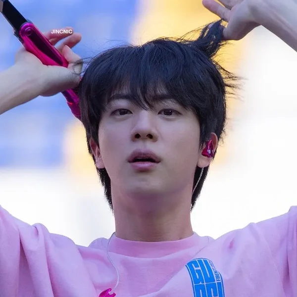 Momen Terbaik Jin (BTS) Pilihan Penggemar