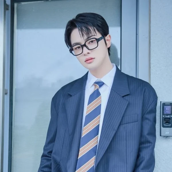 Popular profile picture of Lee Leo (ALPHA DRIVE ONE) loved by fans