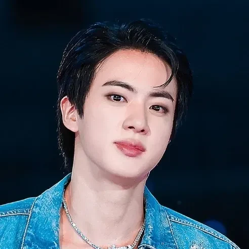 Penampilan Jin (BTS) yang Paling Dicintai Hari Ini