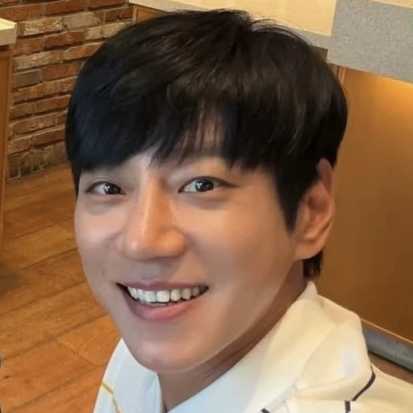 Top Photo Full of Hwang Chiyeol Love