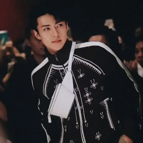 오늘 가장 사랑받은 세훈 (EXO)의 모습