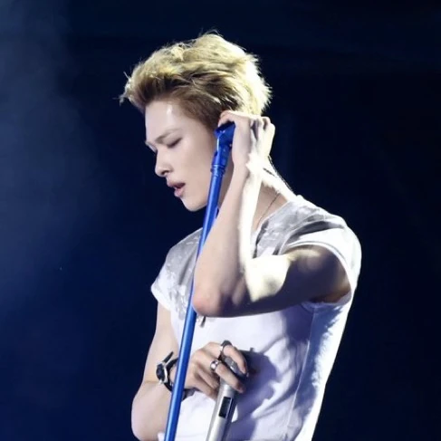 Signature photo of NI-KI (ENHYPEN) capturing their charm