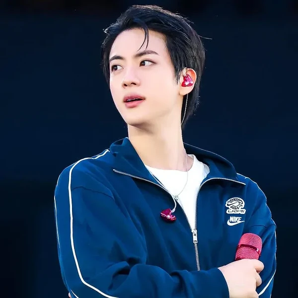 Penampilan Jin (BTS) yang Paling Dicintai Hari Ini