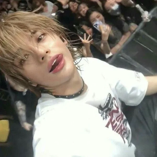 오늘 가장 사랑받은 현진 (Stray Kids)의 모습