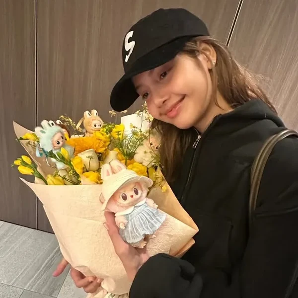 리사 (BLACKPINK) 팬심 가득한 인기 사진