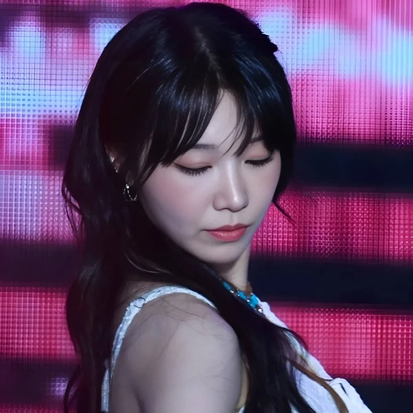 Momen Terbaik Jeong Eunji (Apink) Pilihan Penggemar