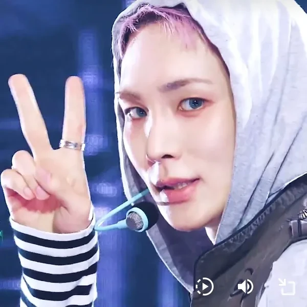 充满粉丝爱意的Key (SHINee)人气照片