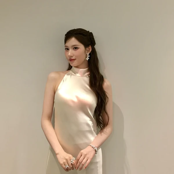 Foto Populer Penuh Cinta untuk Sana (TWICE)