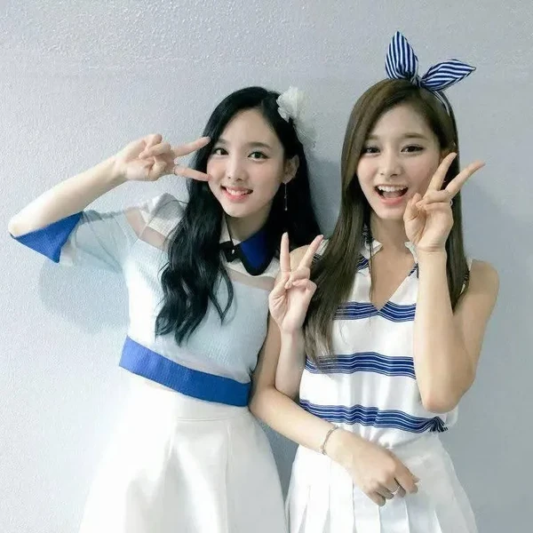 Foto Populer Penuh Cinta untuk TWICE