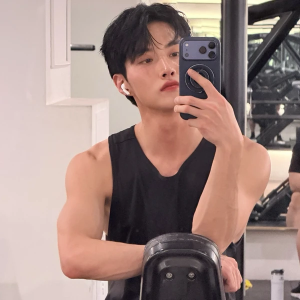 Top Photo Full of Yeoone (PENTAGON) Love