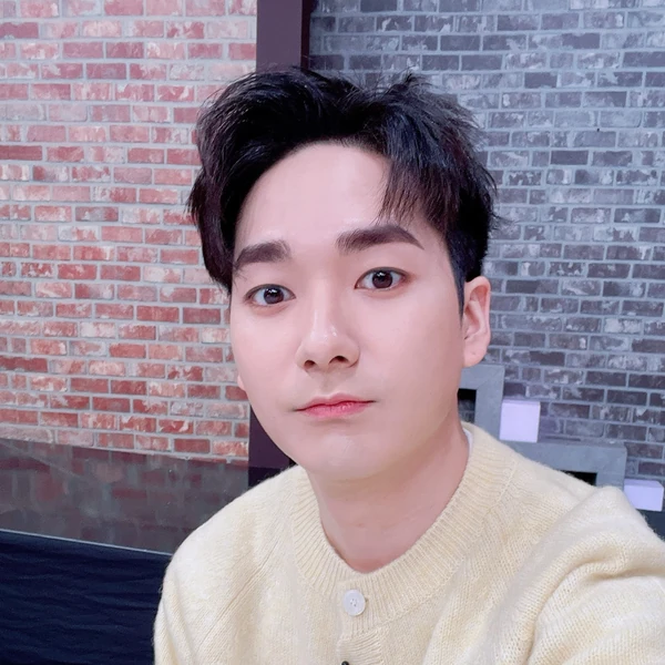 Top Photo Full of Aron Love