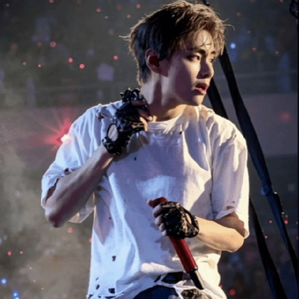 Foto Populer Penuh Cinta untuk V (BTS)