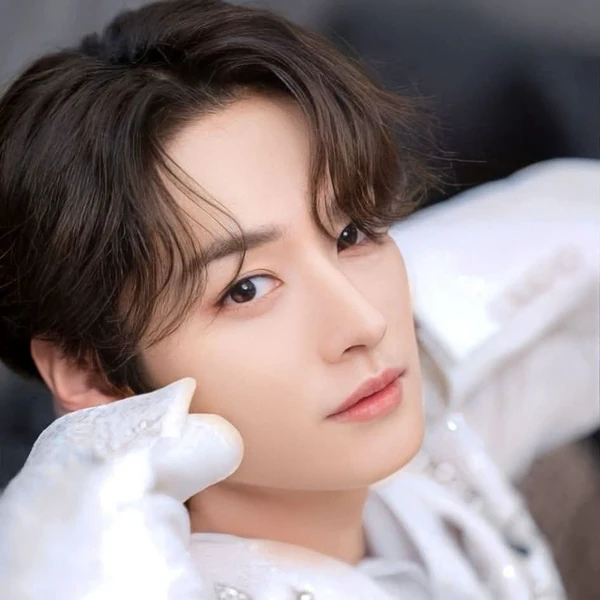 Today's Most Loved Lee Know (Stray Kids)
