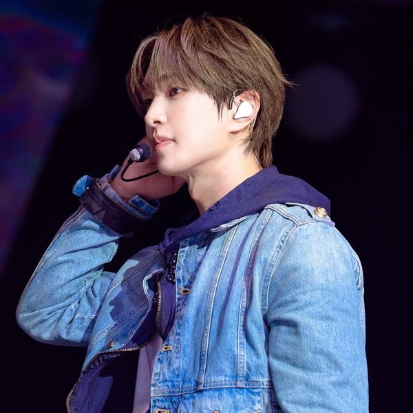 Today's Most Loved Onew (SHINee)