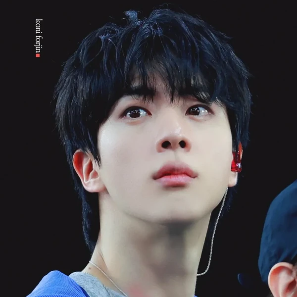 Foto Populer Penuh Cinta untuk Jin (BTS)
