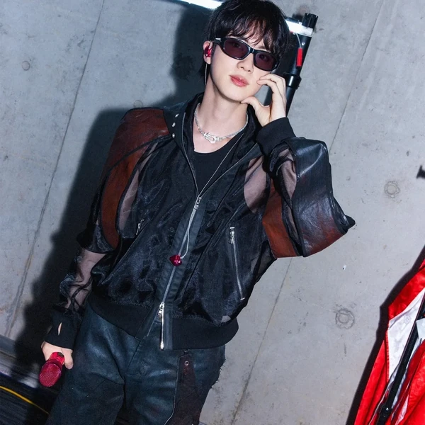 Foto Populer Penuh Cinta untuk Jin (BTS)