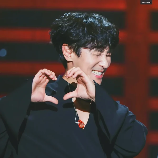 Fans' Pick: Best Moment of Kim Dongwan (SHINHWA)