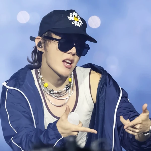 Penampilan j-hope (BTS) yang Paling Dicintai Hari Ini