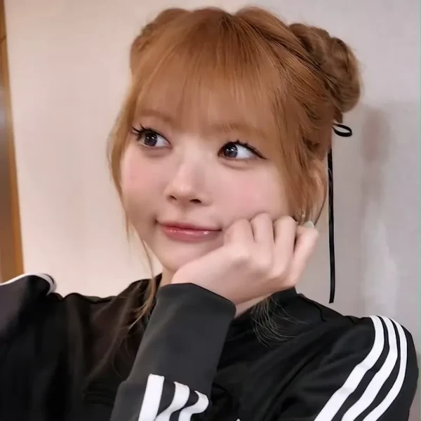 Today's Most Loved Hong Eunchae (LE SSERAFIM)