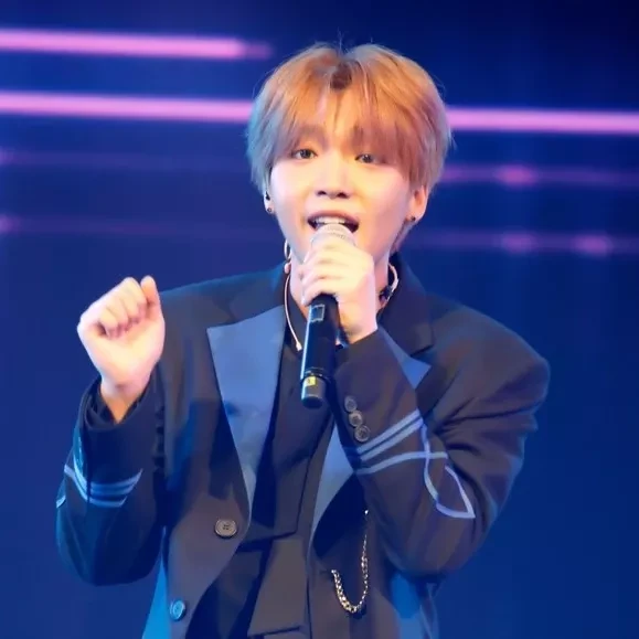 Today's Most Loved Jeong Sewoon